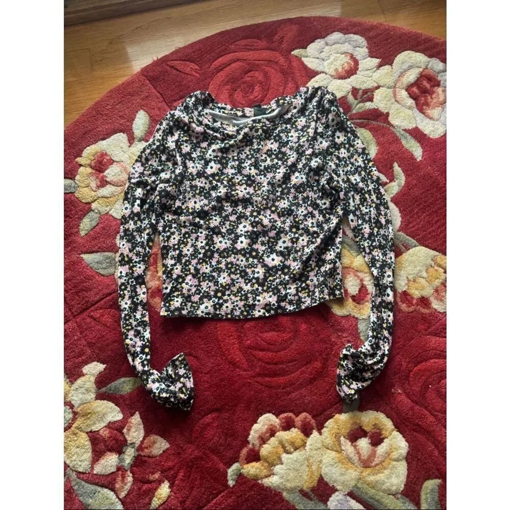 wild fable Black Floral Long-Sleeve Crop Top with Pink and White Flowers